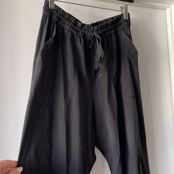 ARITZIA-TNA Jogger, Black - Picture 2 of 5